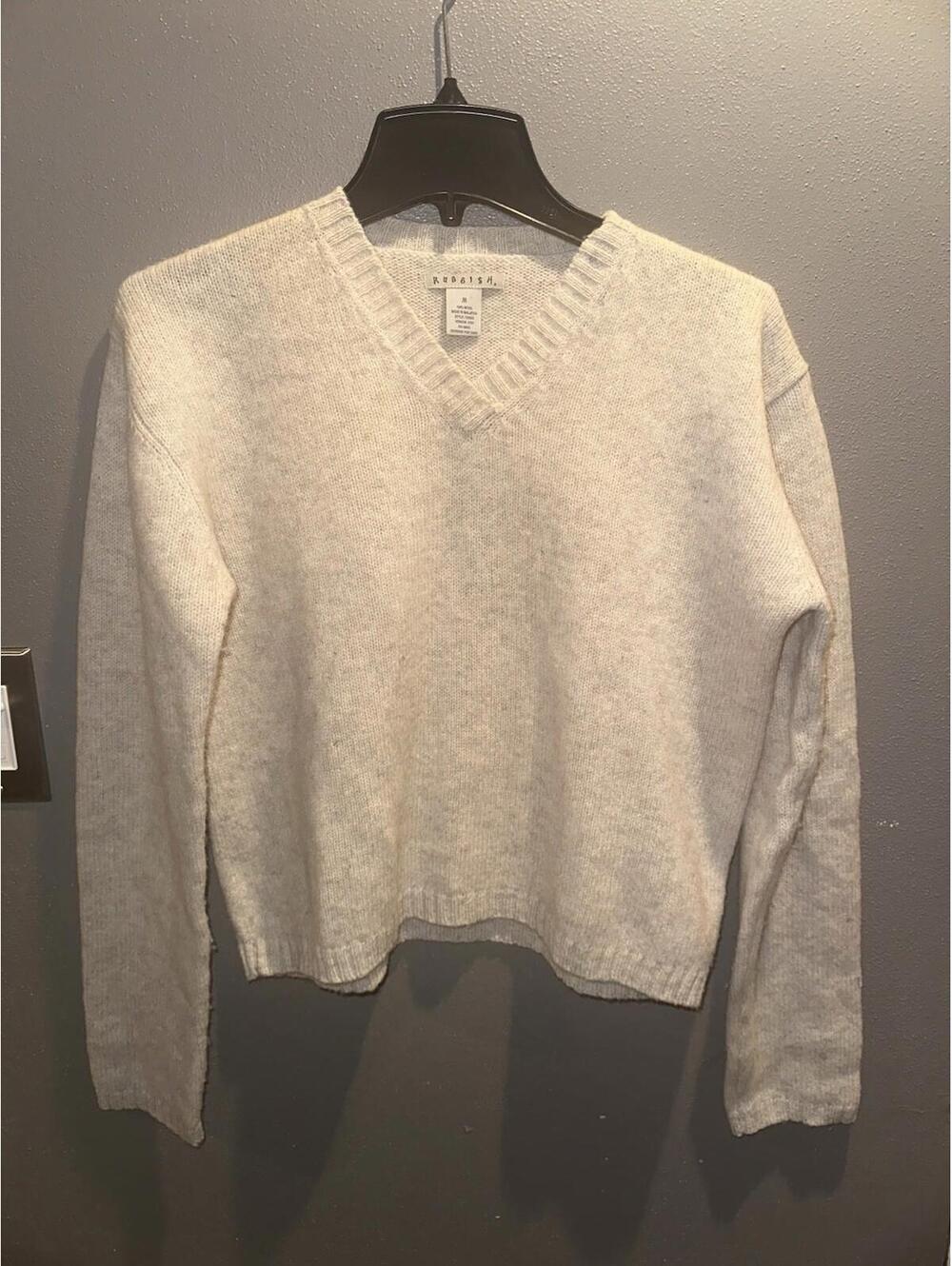 Rubbish Women's Off-White V-Neck Sweater 100 % Wool Size Medium